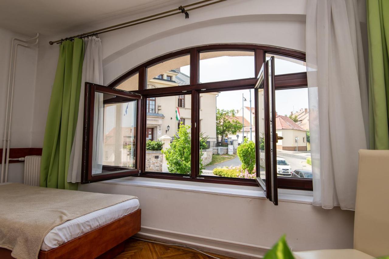 לינה וארוחת בוקר סופרון Fenyes Vinorium מראה חיצוני תמונה