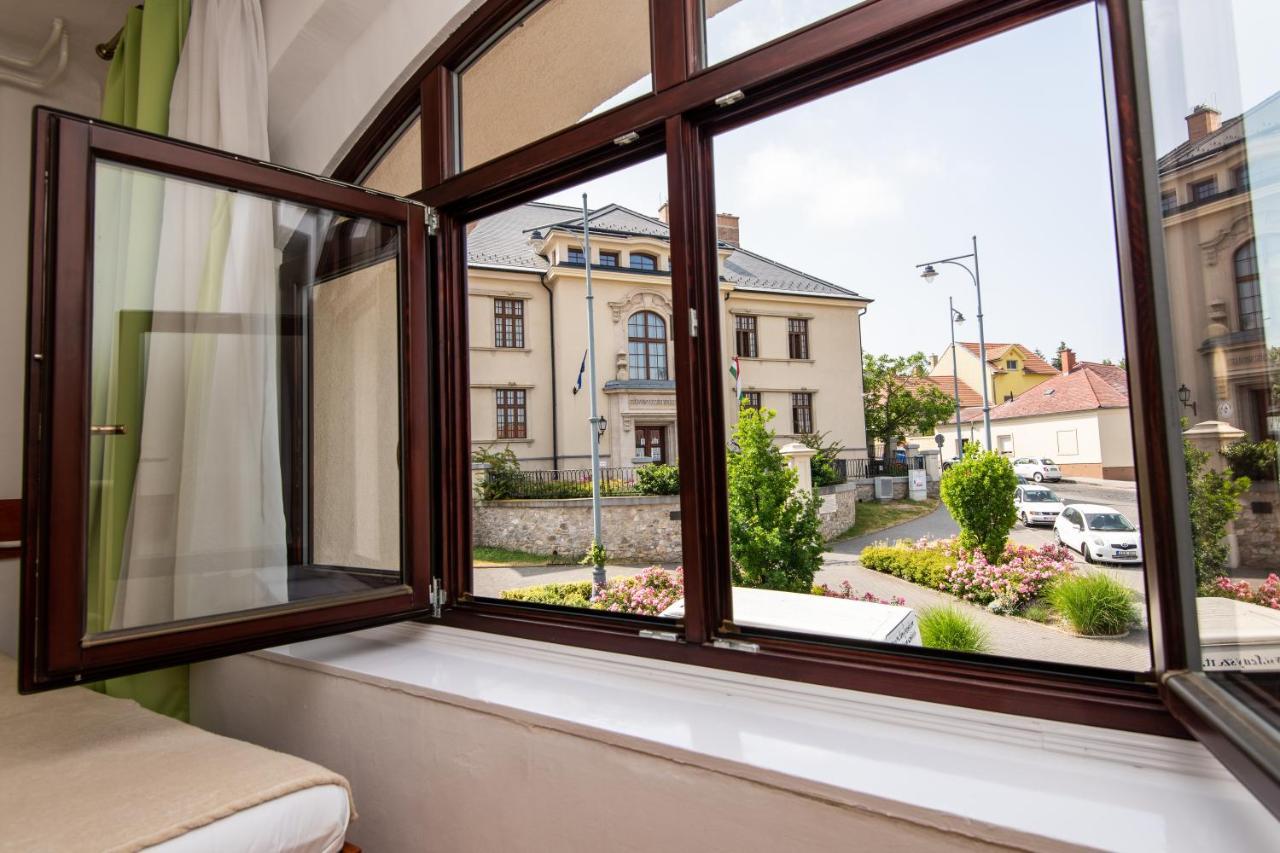 לינה וארוחת בוקר סופרון Fenyes Vinorium מראה חיצוני תמונה